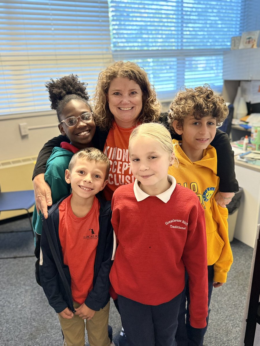 GreathouseLions's tweet image. Happy #NationalPrincipalsMonth to our very own @GHSPrincipal !  We love you! 💙🦁💛