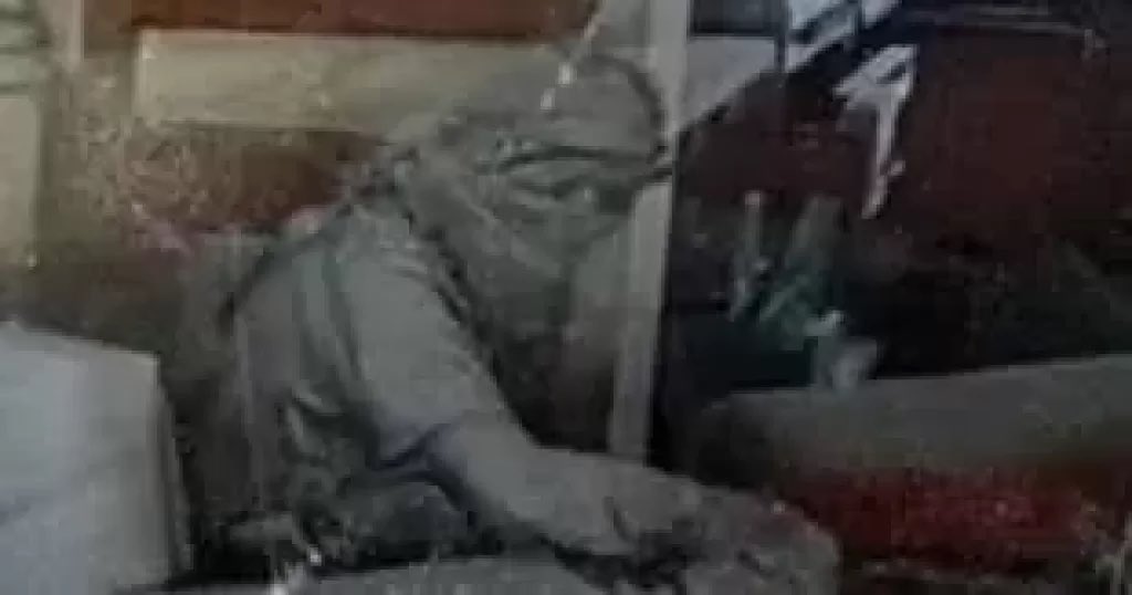 ahmdi_org's tweet image. من يرصد ردود أفعال بعض "العرب" حول المجازر التي يرتكبها الصهاينة في #غزة و #لبنان وقتلهم لرموز #المقاومة يتذكر قول #الإمام_الحسين ع في يوم #عاشوراء :
(إن لم يكن لكم دين، وكنتم لا تخافون المعاد، فكونوا أحرارا في دنياكم هذه، وارجعوا إلى أحسابكم إن كنتم عربا كما تزعمون.)…