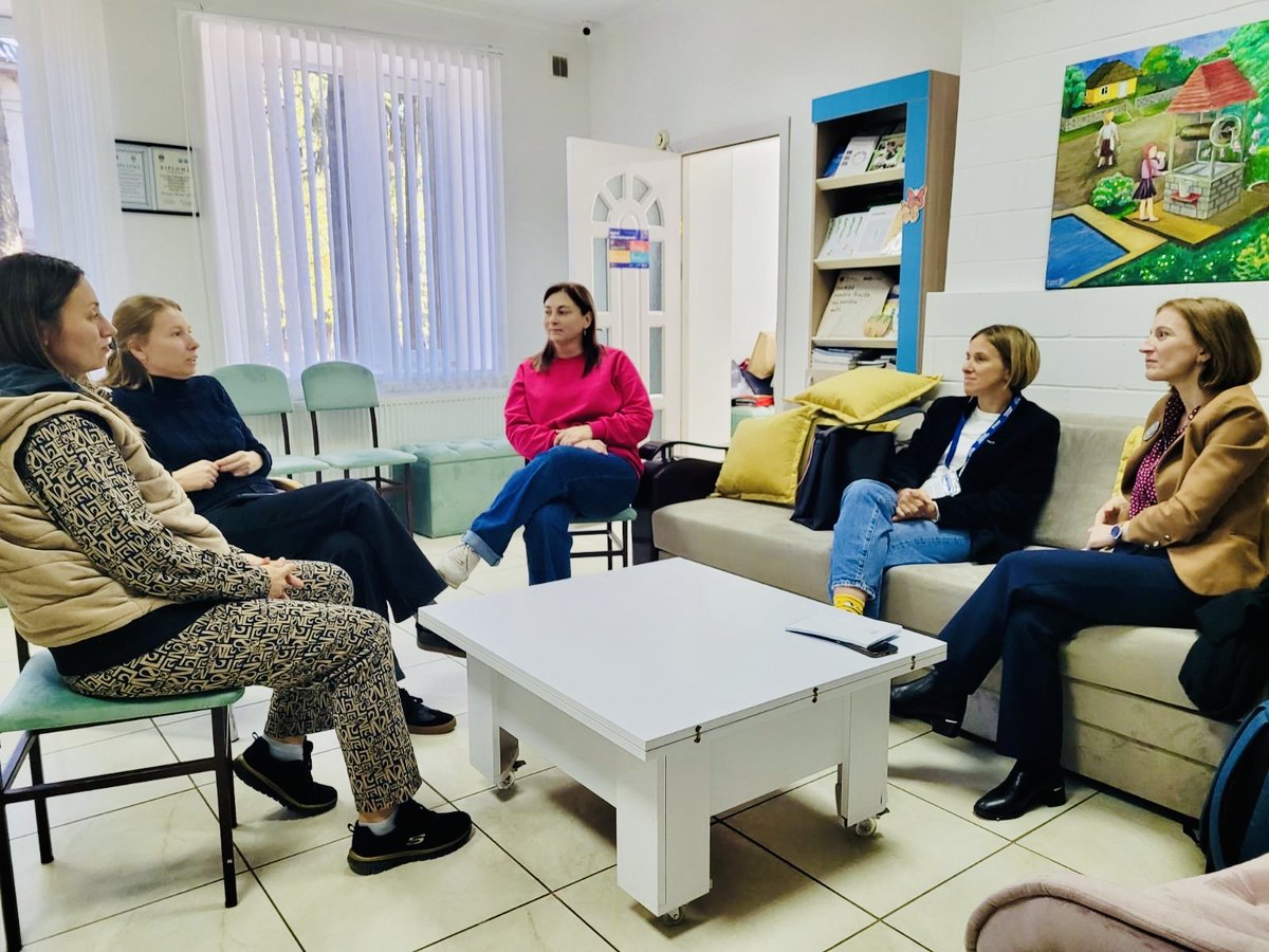 NDI's tweet photo. In preparation for the October 20 presidential election &amp; constitutional referendum, the @NDI's #MoldovaIEOM meets with stakeholders &amp; observes the ongoing preparations. Its 14 members are deployed across all regions of 🇲🇩#Moldova. https://t.co/oo4hoO8JGS