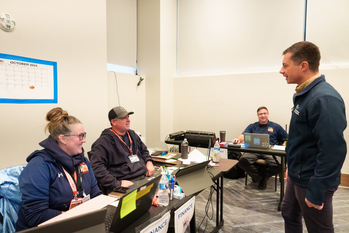 SecretaryPete's tweet photo. Day and night, dedicated responders and volunteers have been helping the people of western North Carolina recover. I stopped by the operations center in Asheville to thank them for their service to impacted communities. https://t.co/01hLygPGsb