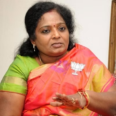 Unmai_Kasakkum's tweet photo. தமிழுக்கும் தமிழர்களுக்கு எதிராகவுமே தொடர்ந்து பேசி செயல்பட்டு வருவதால் இன்று முதல் அக்கா

இந்திசை என்றே அழைக்கப்படுவாராக.

ஏற்போர் RT செய்க.. ஏற்காவிட்டாலும் RT செய்க.

#திராவிடநல்திருநாடு #StopHindilmposition https://t.co/AlAdQDXJeA