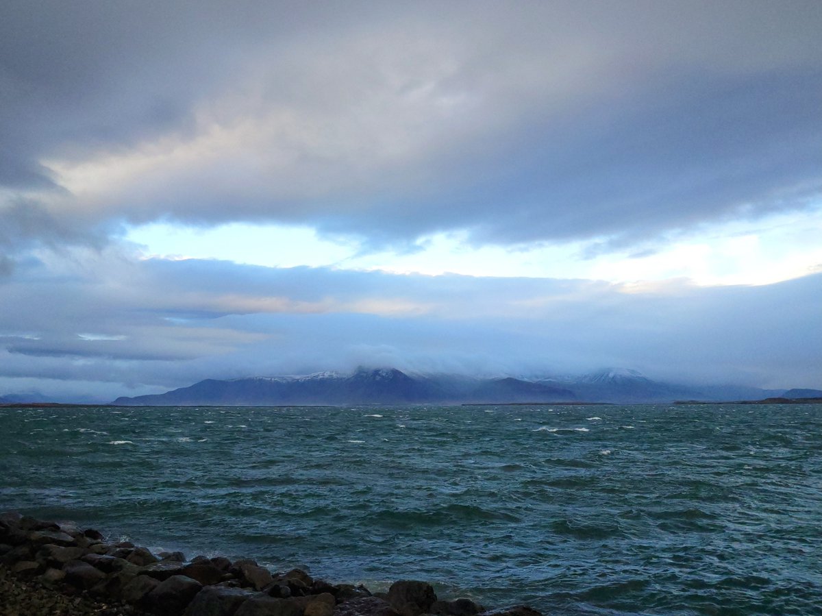 hajime_kimura's tweet photo. Stepping outside for some fresh air, but I find the wind too fierce to breathe. At least #Esjan remains ever beautiful.
#Reykjavík https://t.co/sGdnXM0S2L