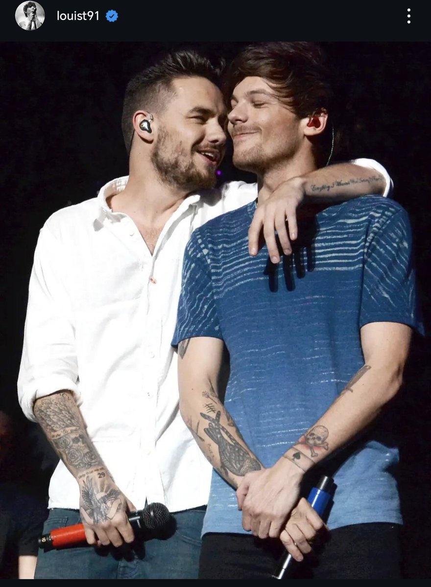 ila06_02's tweet photo. il fenomeno dei 1D ha salvato le vite di molti adolescenti ma ha distrutto le loro #LIAMPAYNE
#RIPLiamPayne #OneDirection https://t.co/VDa2EiRNpl