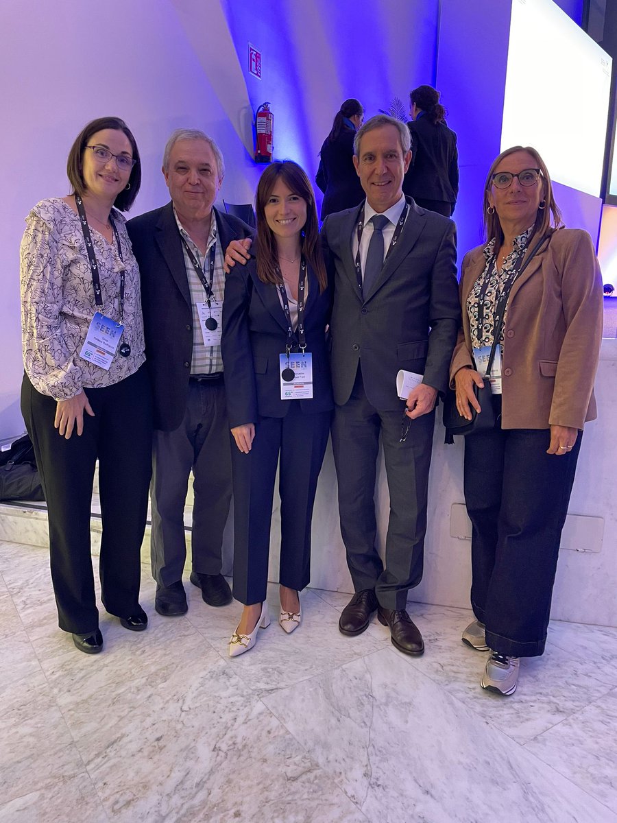 Agradecida por la oportunidad, emocionada por compartir una mesa con compañeros increíbles y a los que admiro tanto y cada día con más ilusión y ganas de seguir aprendiendo y creciendo en esta maravillosa especialidad. 
Gracias <a href="/PelliteroSilvia/">Silvia Pellitero</a> <a href="/marubioendocr/">Miguel A Rubio</a> <a href="/fjavesc/">Javier Escalada #Yoelijoendocrino</a> <a href="/ANACHICO1/">ANA CHICO</a>