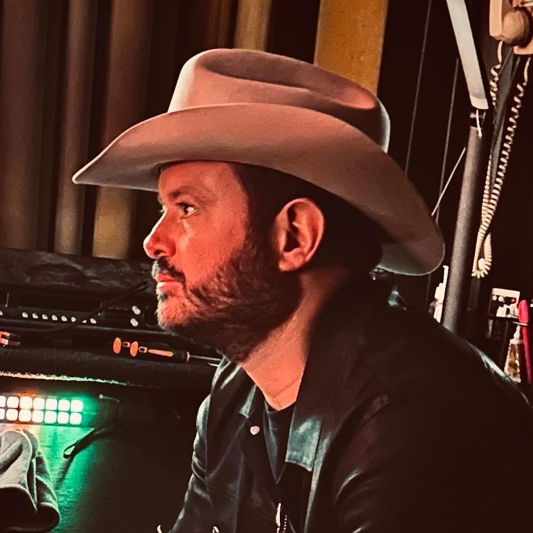 galleywinter's tweet photo. Happy birthday to one of the best dudes around. @WadeBowen

A tireless advocate for songs, good times, charity and the state of Texas. The glue that holds the entire scene together and friend to all. Hell yeah boy. Cheers! https://t.co/cZcHMnNKxA