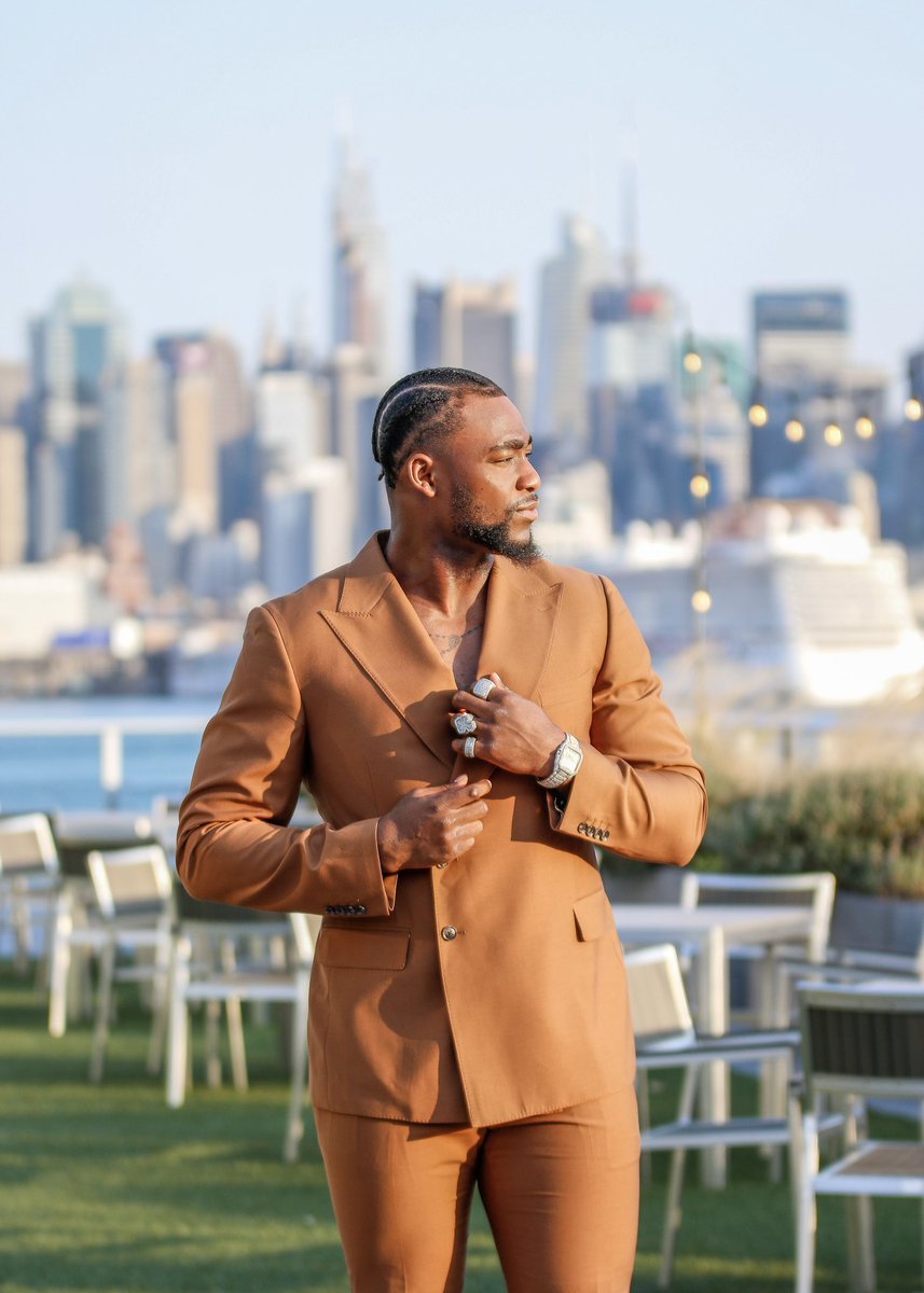 Weaved into immaculate tailoring.
Channeling high-fashion campaigns, <a href="/Bengals/">Cincinnati Bengals</a> linebacker Joseph Ossai cuts a striking figure ahead of <a href="/NFL/">NFL</a> Week 6, impeccably attired in full custom #Pharoah.
