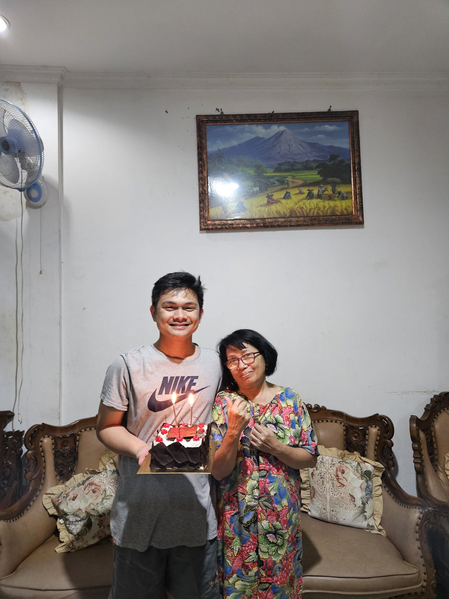 goriparis's tweet photo. Kegiatan rutin setiap tahun, sebuah momen yg makin mahal disetiap bertambahnya usia. Terima kasih Tuhan masih kau beri kesempatan untuk bisa berkumpul lengkap dengan tanpa kekurangan suatu apapun. https://t.co/rW7Rrh0jdL