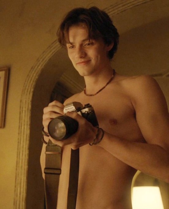 maggots4wesliz's tweet photo. god he’s so hot https://t.co/UWMuLJqvfB