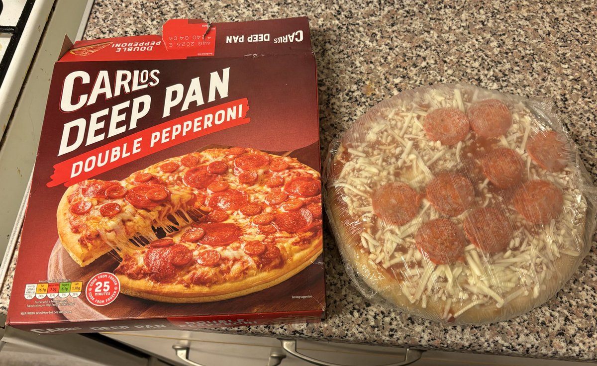 jaq_c13's tweet photo. @AldiUK seems to be an issue with your pizza! I was promised a double pepperoni! I think you’ll find this would just be single pepperoni! #aldi #sad #poorpizza https://t.co/3itBj9A44N