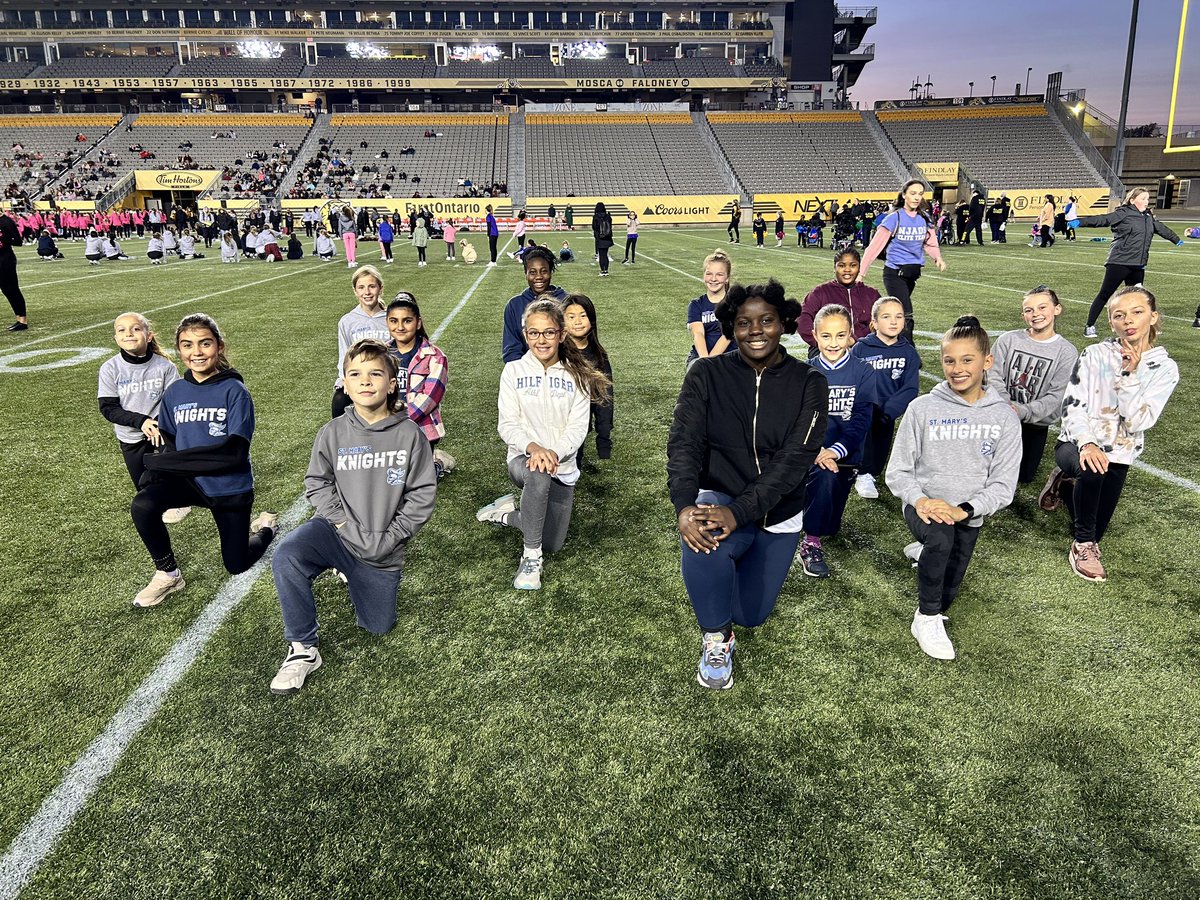 MsADunnigan's tweet photo. We are so proud of our Knights Dance Club for their hard work and enthusiasm at last nights @Ticats Cheer Extravaganza rehearsal! We cant wait to watch you shine on the field during  tonight’s performance! 💙🐯@stmhagersville @MsJJsclass @mrstayylorsmith @MissMori22 https://t.co/rycNplzVxZ