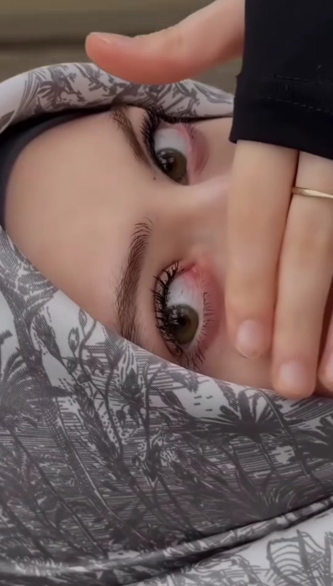 ازرع بقلبك أشخاص يشبهون الياسمين
فالياسمين  لاشوك له 
يهدي عبيره لكل الناس بدون استثناء
يقولون أشجار الياسمين لا تتعب أحداً في البحث عنها لأن عبيرها وعطرها يدل عليها ،كذلك بعض البشر يعرفهم الناس بما يفوح من عظمة مواقفهم وطيب أفعالهم وجميل عباراتهم
مساء الخير
على الجميع🌹🌹