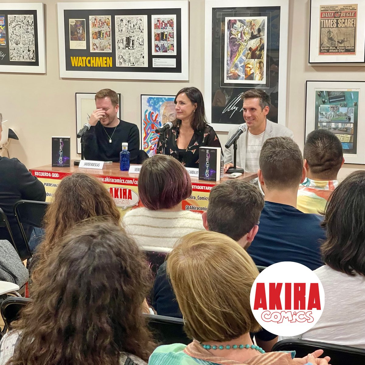 Esta tarde tenemos presentación del libro "Electro" con sus autores <a href="/javier_ruescas/">Javier Ruescas 🏳️‍🌈</a> y <a href="/Karbajo/">Manu Carbajo</a> 
...y está siendo muy muy entretenida ☺️☺️
