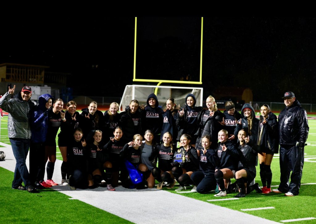 peyton_looney's tweet photo. 6A District Champs! Won 5-0, and had a goal and assist! https://t.co/W0W3DqXrNO