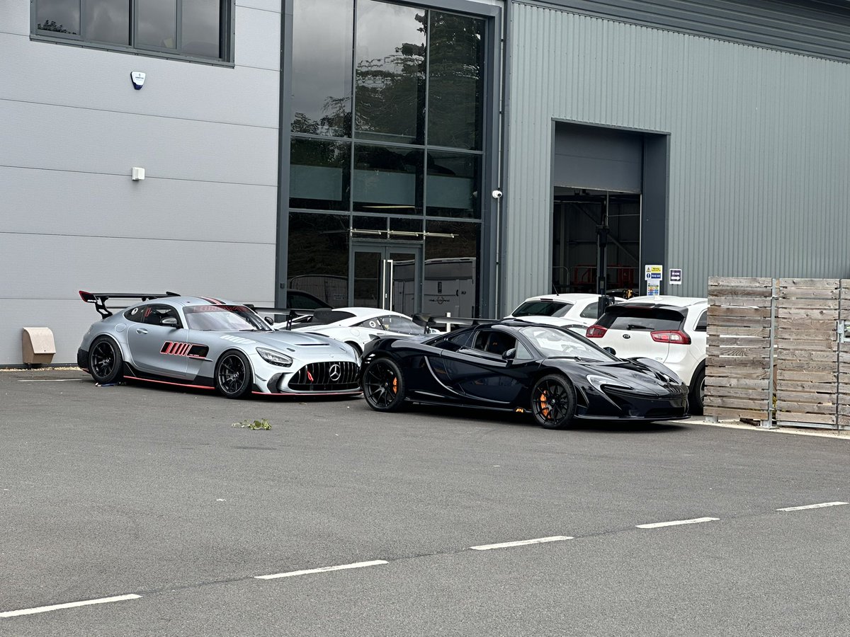 Thiagoooal's tweet photo. There are worse car parks 😮‍💨 https://t.co/3zcSZga6ar