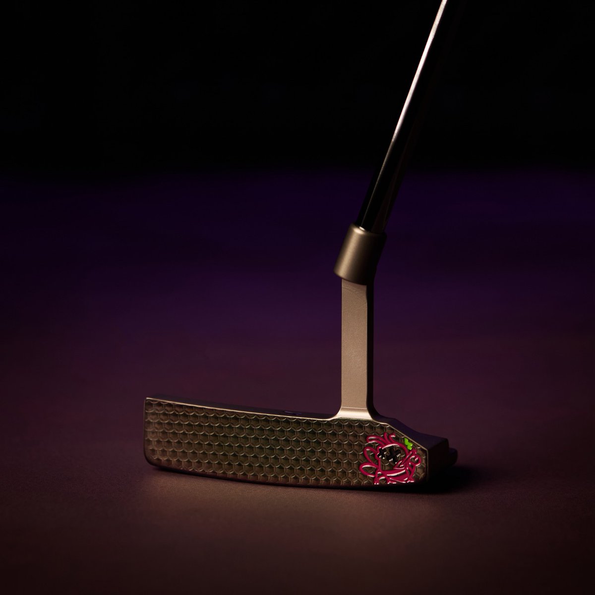 BettinardiGolf's tweet photo. This week’s #PutterOfTheWeek! This gorgeous Black Rainbow PVD and Tour Blast QB6 DASS putter is a true standout, featuring our Zombee on the sole with neon pink and green paint fills. The Lucky Stinger delivers a bold, eye-catching touch to the Micro Honeycomb™ face! 🐝 https://t.co/UfOZTgqlCS