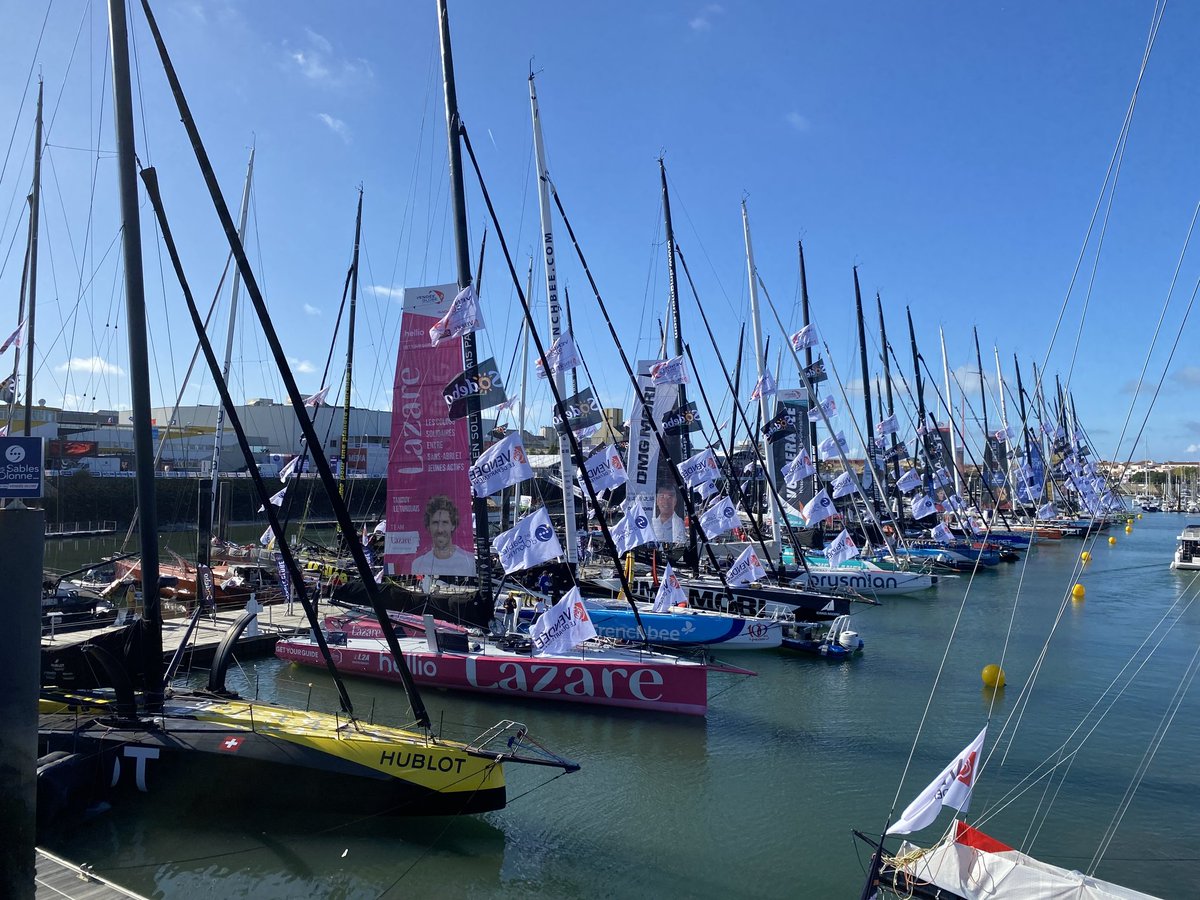 Les derniers préparatifs, ce vendredi, sur les pontons du #VendéeGlobe Plus que quelques heures avant l'ouverture du village départ de cette dixième édition ! <a href="/VendeeGlobe/">Vendée Globe</a> <a href="/infojud44/">L'Informateur Judiciaire</a> #voile