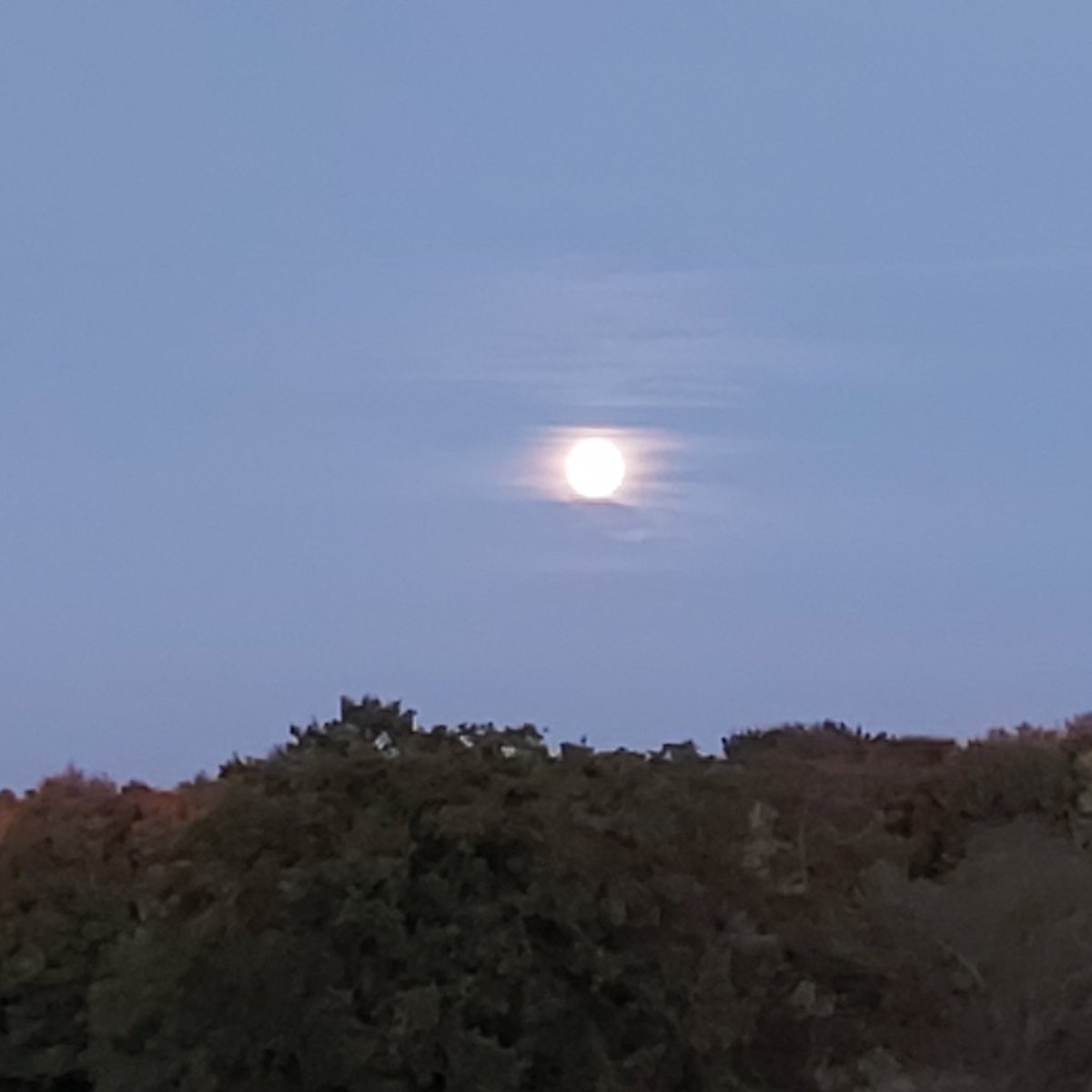 <a href="/BelmontHseGdns/">Belmont House and Gardens</a> <a href="/rockola1958/">Graeme Watts</a> <a href="/VisitKent/">Visit Kent</a> <a href="/Historic_Houses/">Historic Houses</a> beautiful sunset here at #BelmontHouse yesterday, ahead of the Hunters Moon #supermoon #HuntersMoon