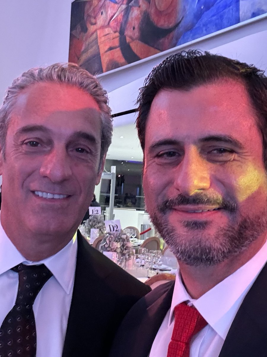 hectortejadasha's tweet photo. Un gusto acompañar a mi amigo Carlos Slim a recibir el premio México Italia por parte de La Cámara de Comercio Italiana en México. El premio fue entregado por mi amigo Lorenzo Vianello Presidente de la Cámara. #unidosenaccionespositivas  #concanaco @Carlos_Slim_D @lvianellomex https://t.co/ybFvz0UN9e