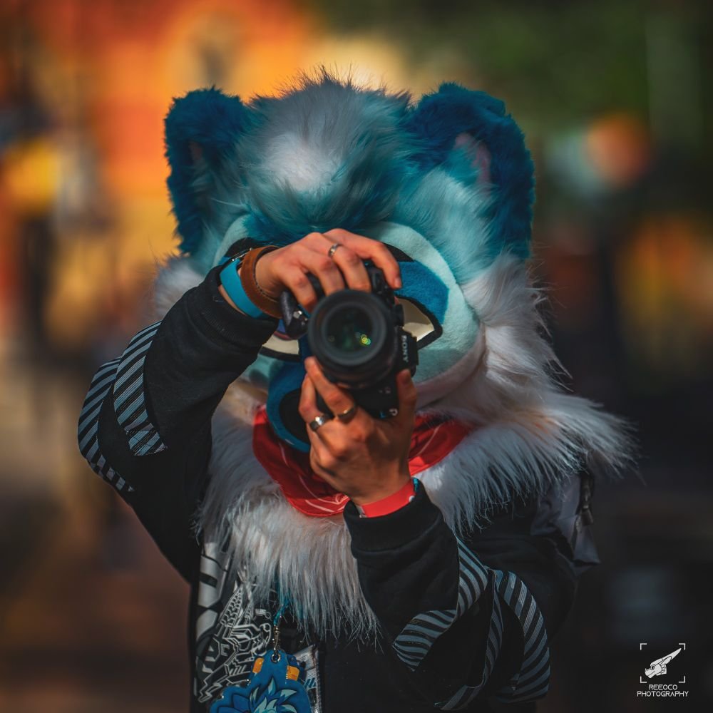 Topidcryp's tweet photo. *SNAP* Yep.

#FursuitFriday https://t.co/3ktJWHYdbQ
