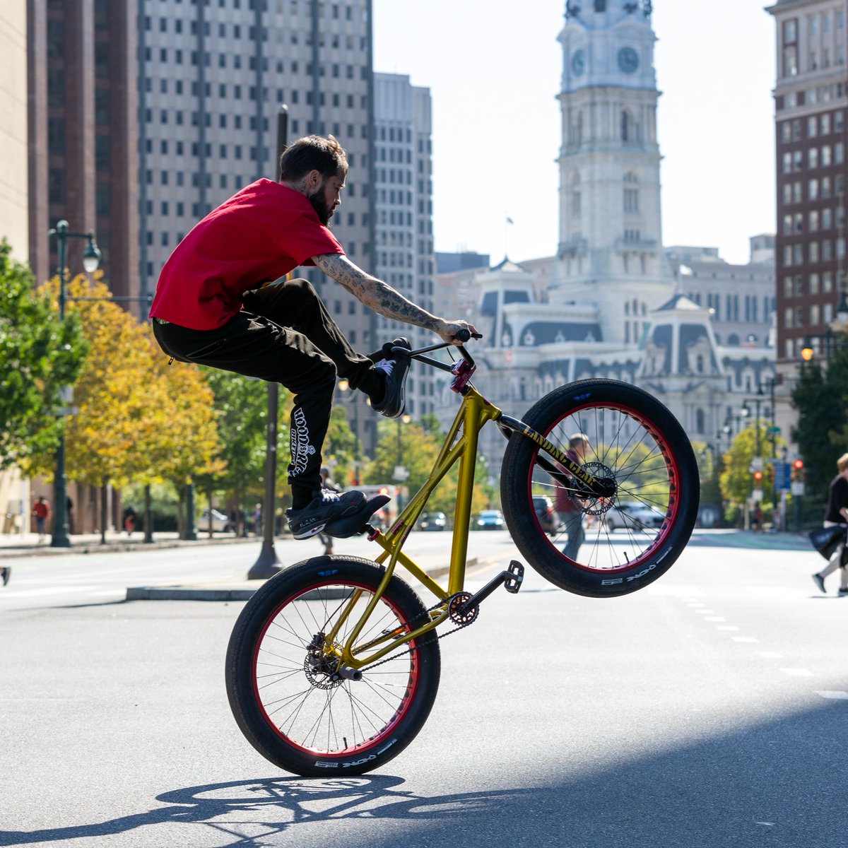 sebikes's tweet photo. Peep @hoodrichbikelife  making moves on the #fatquad through the Philly streets! 💪🏽 #sebikes #sebikeslife #phillybikelife #wheelie https://t.co/MLlmUfJbXt