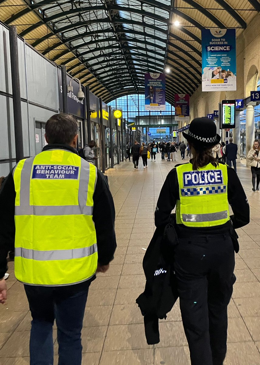 High visibility foot patrols as part of Op Prowess this evening, in company with the Anti-Social Behaviour Team.
One knife seized and still two hotspots to patrol. If you see us, come say hello! #OpProwess