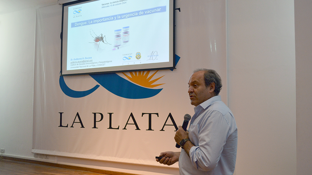 CONICETLaPlata's tweet image. “#Vacunas: la #ciencia responde”: el evento reunió a decenas de platenses en el #CONICET #LaPlata
La actividad contó con la palabra de destacados especialistas en el tema y despejó las dudas planteadas en un rico intercambio con el público presente
👉linktr.ee/conicetlaplata