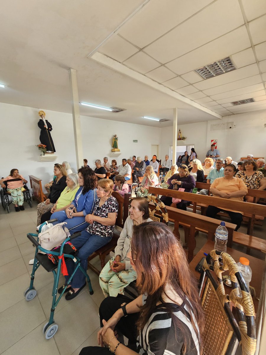 terelunalarioja's tweet photo. Acompañamos a Caro su Directora y al enorme equipo q atiende a los abuelos de nuestro querido Hogar San José!! Felices 54 años!!! https://t.co/JjcpdiEIRe