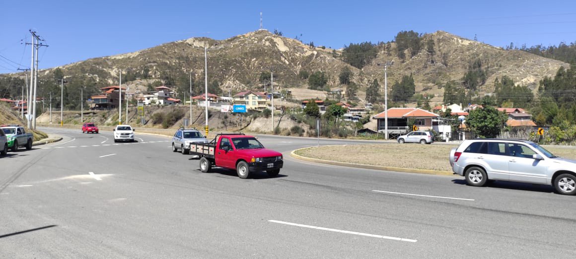 MIT_Ecuador's tweet photo. ✅Analizamos las modificaciones en la zona y las mejoras a implementar.
✅Revisamos los aspectos técnicos, sociales y ambientales más relevantes para la etapa constructiva
👷Observamos el volumen de vehículos y pasos peatonales para garantizar una movilidad segura. https://t.co/vW3GUnAHrI