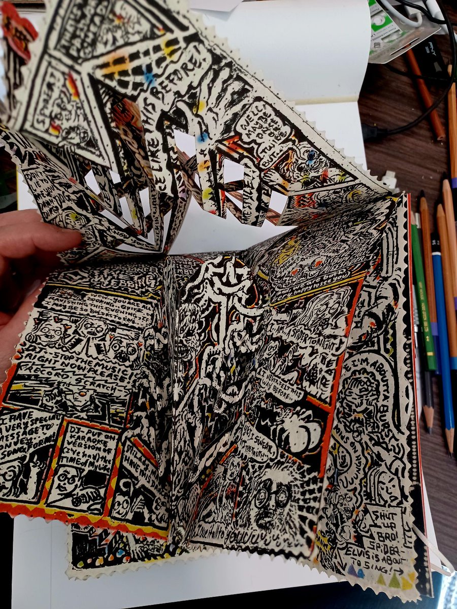 A. T. Pratt's/<a href="/CartoonTycoon/">A. T. Pratt</a> Dot Comics #1 is as hysterically funny as it is stunning to look at! Easily one of our favorite pickups from any fest this year!
atpratt.net/Dot-Comics-1
#comix