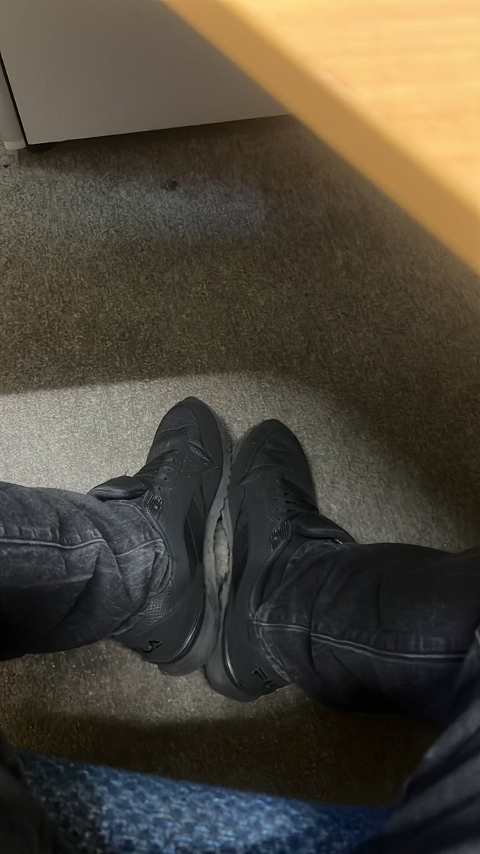 Mastermalk95's tweet photo. I’m bored at work what piggy is going to step forward and get drained to pay for my after work drinks 🦶💷
#findom #feetworshi̇p #femsub #sissy #humanATM #finsub https://t.co/NAyzHc226d
