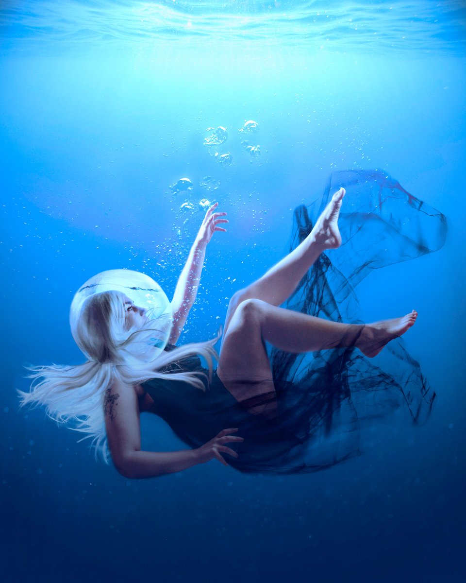 zarophoto's tweet photo. my art is blue💙 https://t.co/imo7uzE44z