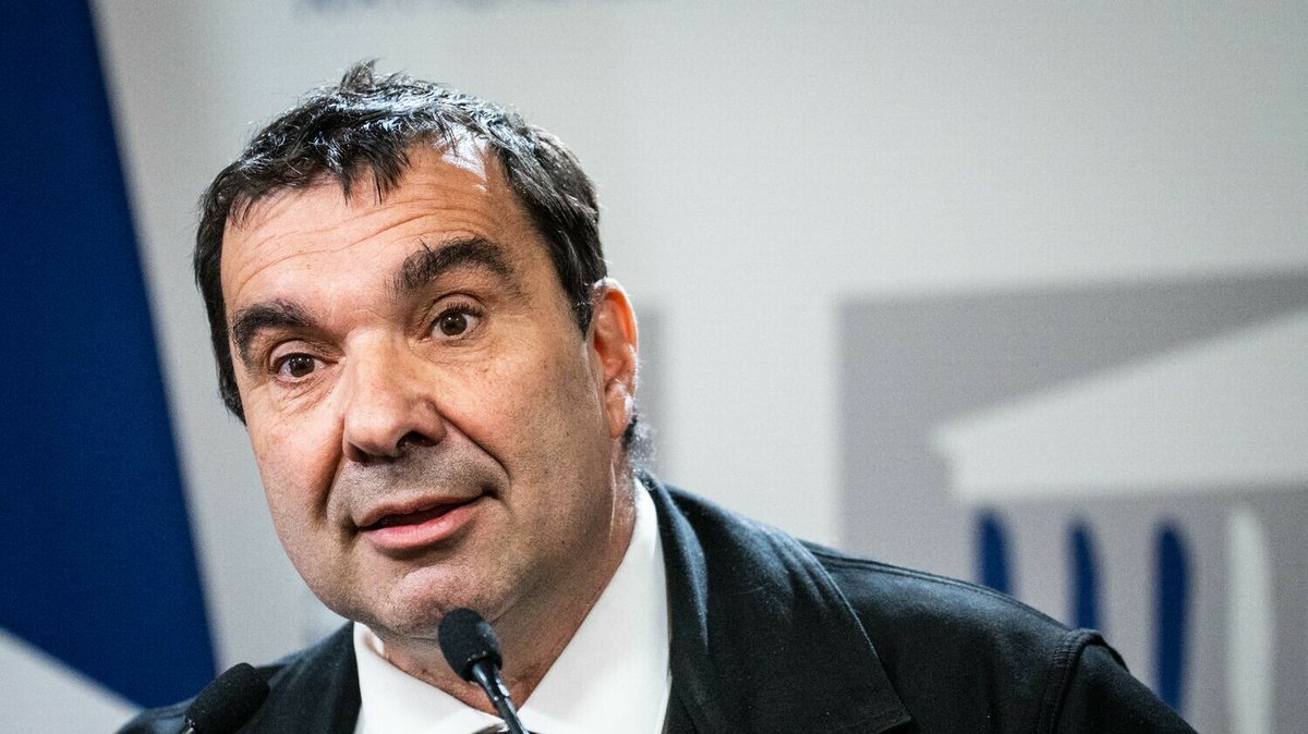franceinfo's tweet photo. Taxe sur les charcuteries avec nitrites : "Il y a le pollueur-payeur, là, c'est le tueur-payeur", lâche le député MoDem Richard Ramos
➡️ https://t.co/6ZmDKhbAoc https://t.co/BFmGNyXMAY