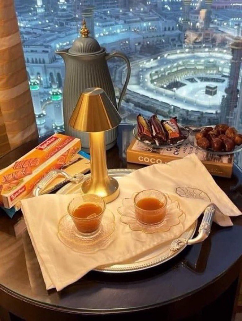roohontha's tweet photo. رعى الله صديقًاً لو مشى في الروح ما أثقلها، رفيقٌ، رقيقٌ، خفيفٌ، كأن لا ظِل له🤍. https://t.co/Ck7gwA14S1