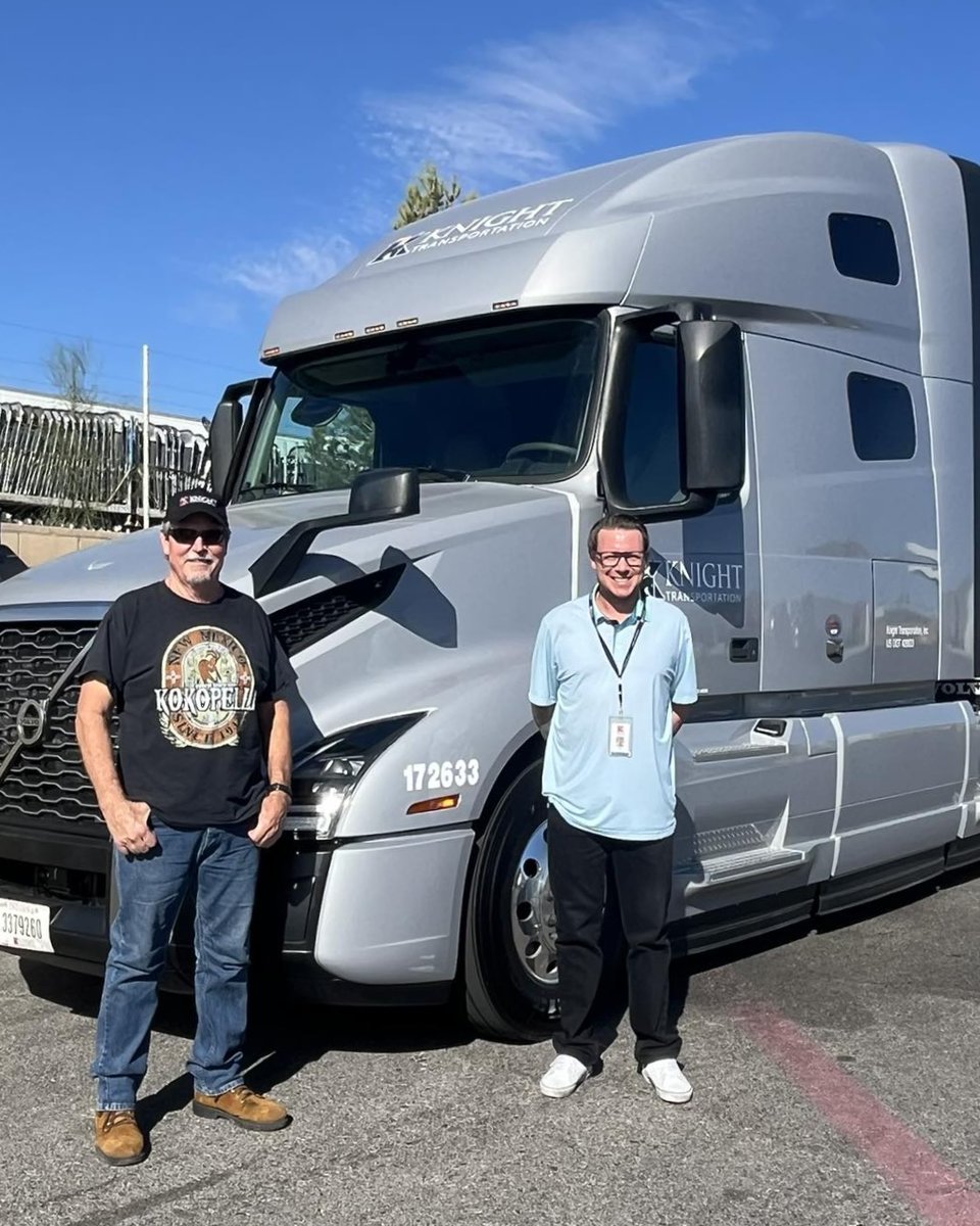 DriveKnight's tweet photo. Highlighting a dynamic driver + driver manager duo at #KnightVegas 💪
Don (left) received his SECOND Million-Miler truck after hitting 2M!
Evan (right) celebrated 10 years with our team, on a journey that saw him fill various roles.
#DriveKnight #KnightSupport #KnightLife https://t.co/XOQnyXqgHf