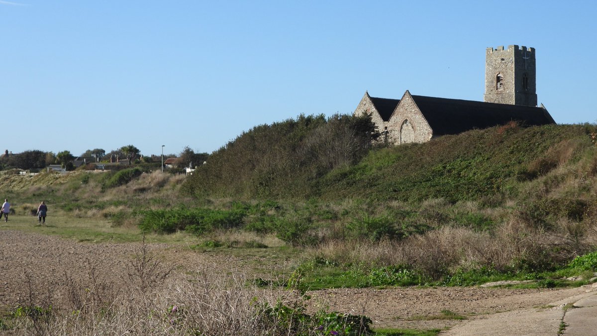 seuneke's tweet photo. My walk this morning was at Pakefield nr Lowestoft.
#Pakefield
#Beachhuts
#Beches
#Churches https://t.co/4WkBTWP4uO