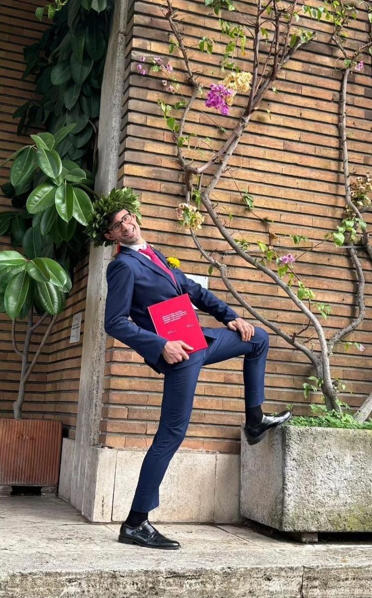 Congrats to Mirko Legnaro Diamanti for successfully discussing his thesis on "Responses of the Epiphytic #Lichen Community to Forest Structure and Microclimate in #Mediterranean #Woodlands," under the guidance of Sabina Burrascano, Paolo Giordani, and Lorenzo Balducci. Great job!