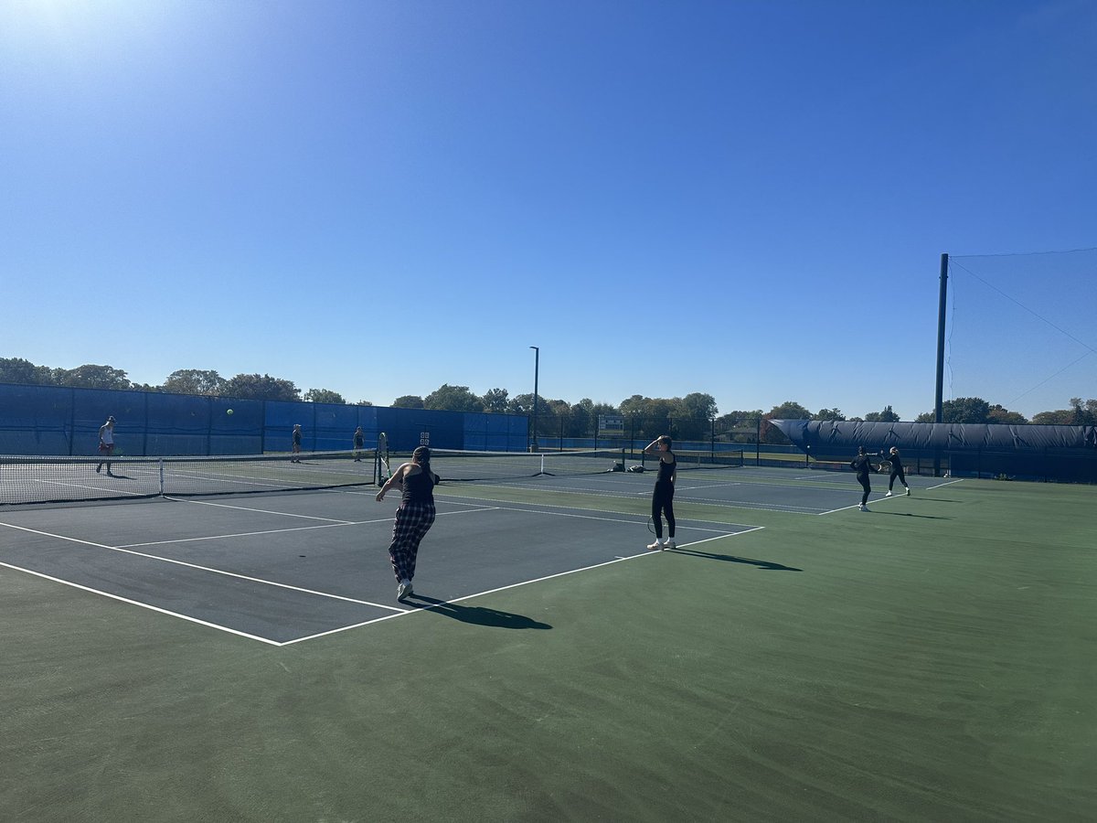 Fueled up earlier…ready for the sectionals! 

Matches going on now. 

#ArgoTennis