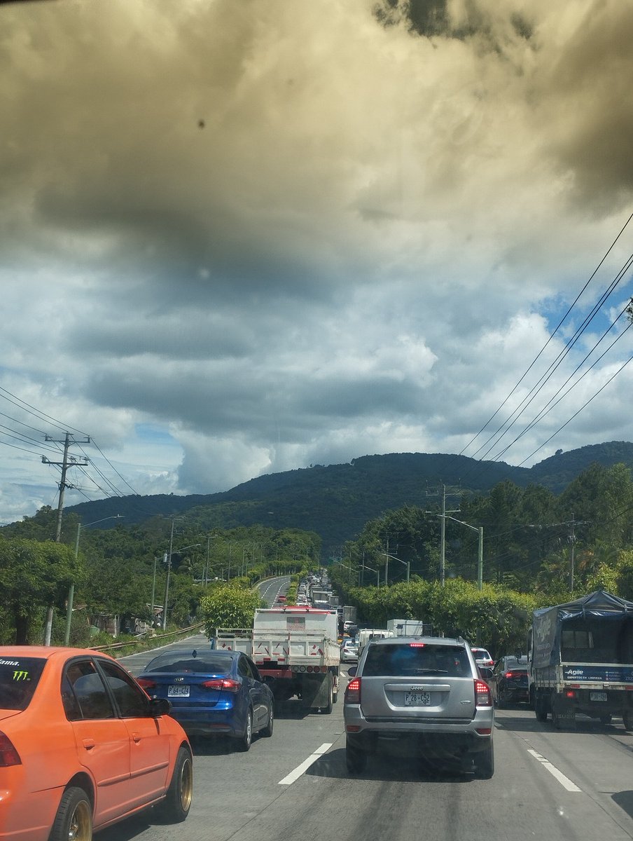 #TraficoSV desde el Paso del jaguar hacia Comalapa tráfico lento y complicado