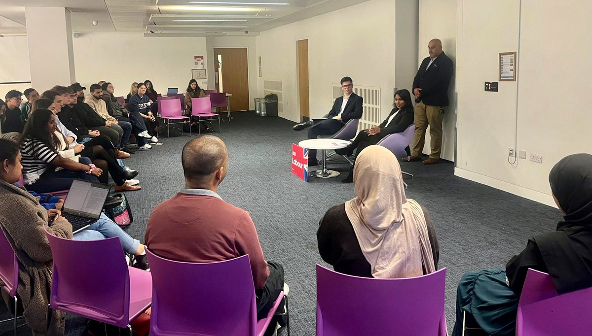 Uma Kumaran MP (@uma_kumaran) on Twitter photo 👑 As a proud <a href="/QMUL/">Queen Mary University of London</a> Alumni, I was delighted to join <a href="/QMLabSoc/">QM Labour Society</a> as this term's inaugural guest speaker
🌹 It was great to talk about my journey from local student to local MP, my background, my hopes for Stratford and Bow and all those who live in it
🙌 Thank you for having me 👑 As a proud <a href="/QMUL/">Queen Mary University of London</a> Alumni, I was delighted to join <a href="/QMLabSoc/">QM Labour Society</a> as this term's inaugural guest speaker
🌹 It was great to talk about my journey from local student to local MP, my background, my hopes for Stratford and Bow and all those who live in it
🙌 Thank you for having me