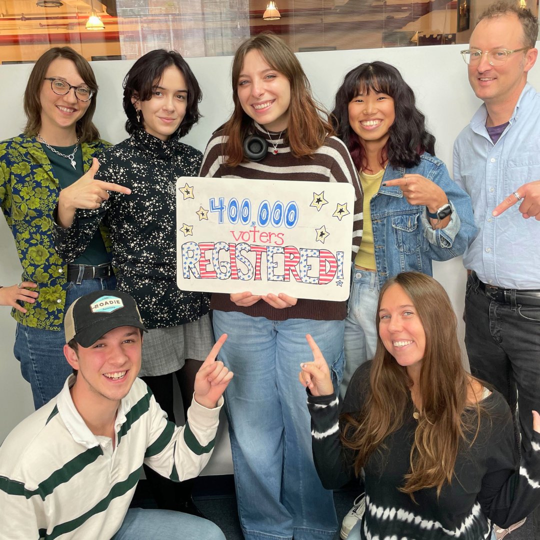 4️⃣0️⃣0️⃣,0️⃣0️⃣0️⃣ people registered to vote this election cycle!⁠ (and counting!)
⁠
We’re not done yet: if you know someone who needs to register to vote, send them our way: HeadCount.Org/Register