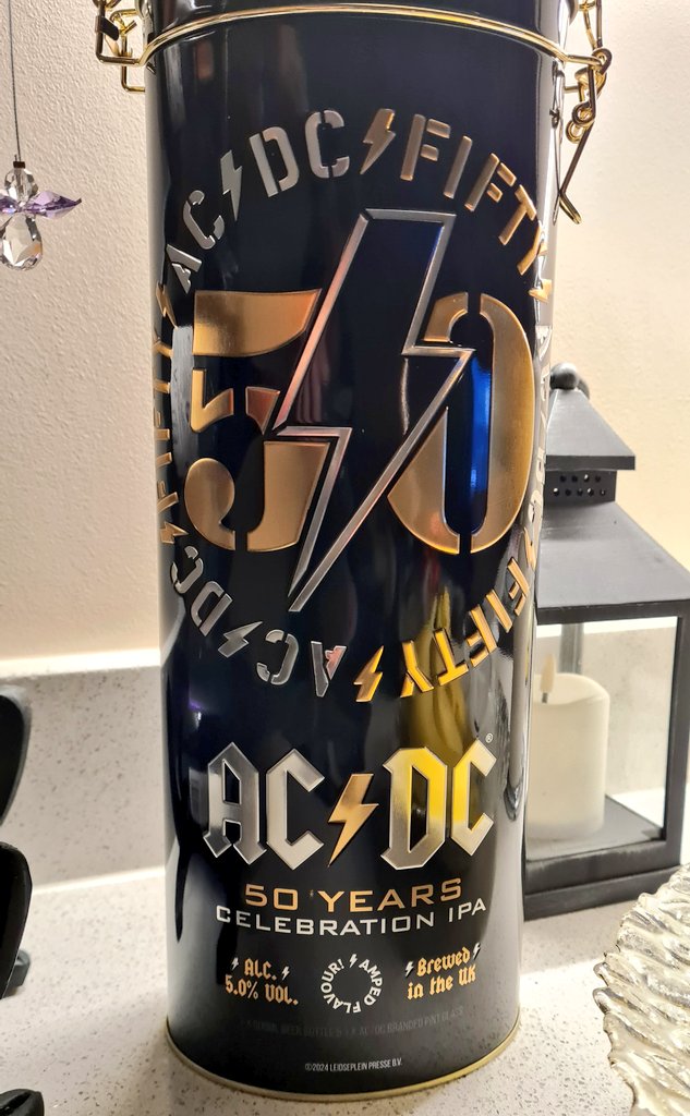 leonski700's tweet photo. @RockTheseTweets Cheers. #ACDC50 @acdc https://t.co/laV05uk8Hh