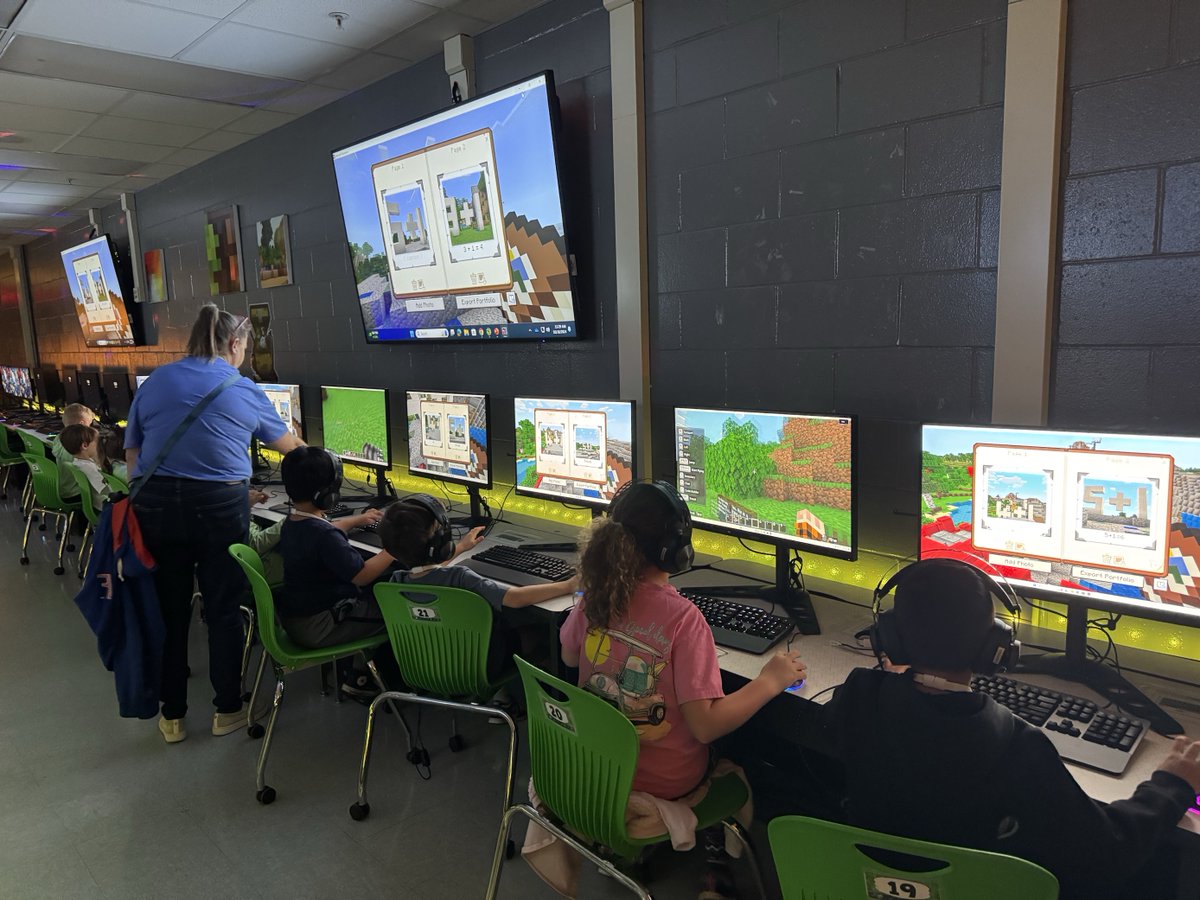 DCPSMinecraft's tweet image. Students from @DuvalSchools Alimacani Elementary had a great time reinforcing their addition skills using @PlayCraftLearn 
➕🧮💻