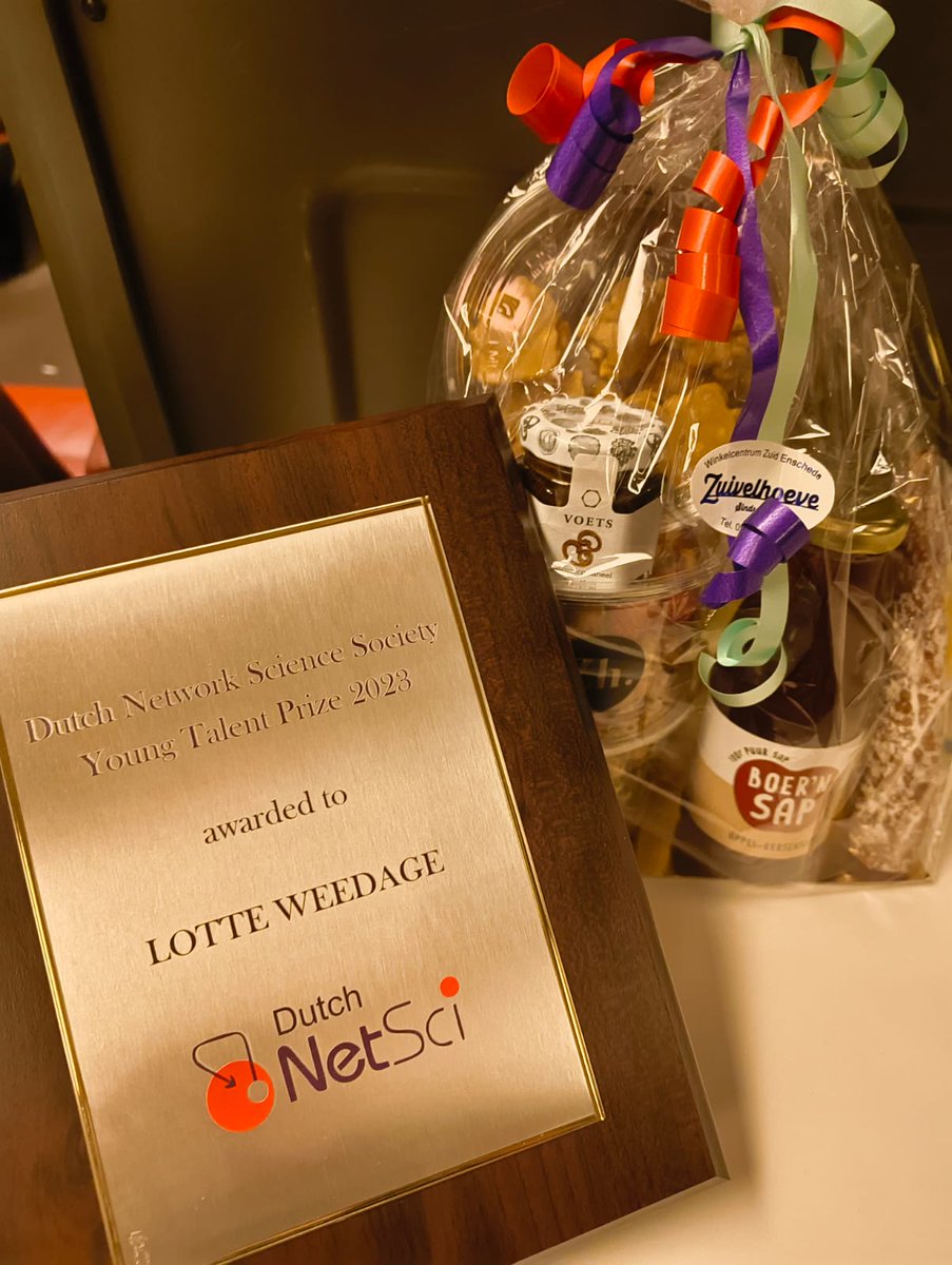 Lotte Weedage (@weedagelotte) on Twitter photo On my way home from the annual <a href="/NetSciNL/">Dutch Network Science Society</a> symposium in Eindhoven - great day, interesting speakers, and nice to see such a big network science community in 🇳🇱. And: happy and honoured to receive the Young Talent award of <a href="/NetSciNL/">Dutch Network Science Society</a> 😊 On my way home from the annual <a href="/NetSciNL/">Dutch Network Science Society</a> symposium in Eindhoven - great day, interesting speakers, and nice to see such a big network science community in 🇳🇱. And: happy and honoured to receive the Young Talent award of <a href="/NetSciNL/">Dutch Network Science Society</a> 😊