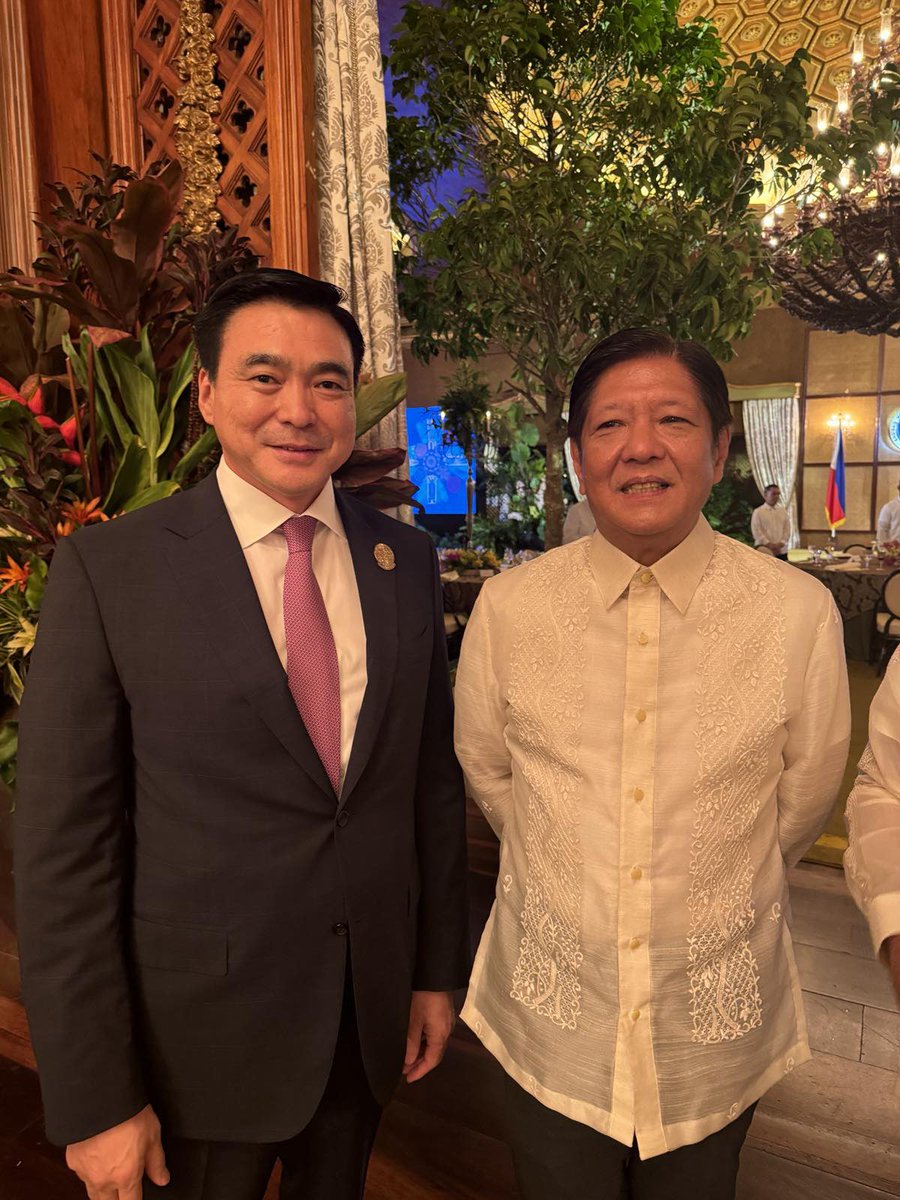 Онцгой байдлын албаны 100 алба хаагчийг Филиппинд англи хэлний сургалтад хамруулна
Шадар сайд С.Амарсайхан /2024.10.15/-ны Бүгд Найрамдах Филиппин Улсын Ерөнхийлөгч Фердинанд Р.Маркос Жр болон Дэд Ерөнхийлөгч Сара Дутертетэ нар nema.gov.mn/post/160567