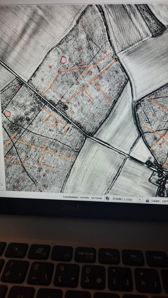 Profiter d'un long voyage en train pour dépouiller quelques dalles du #LidarHd de <a href="/IGNFrance/">IGN France</a>... Les forêts du Berry révèlent un riche passé !