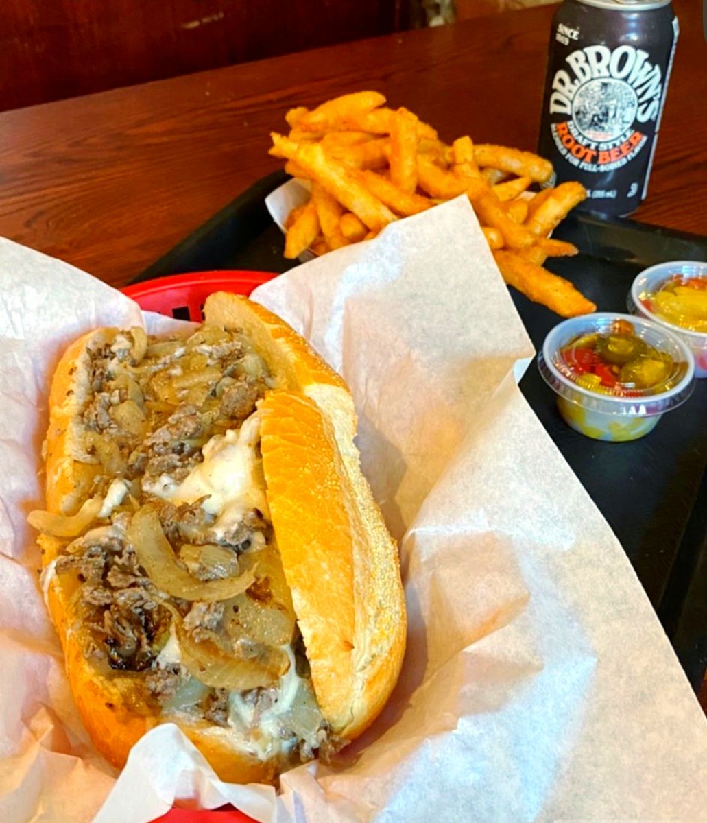 Happy Friday!! Come see us at the Deli until 2:30pm or for dinner at the @here_after_belltown between 6pm-midnight at The Croc 🐊

Pic: @jrunsthebay