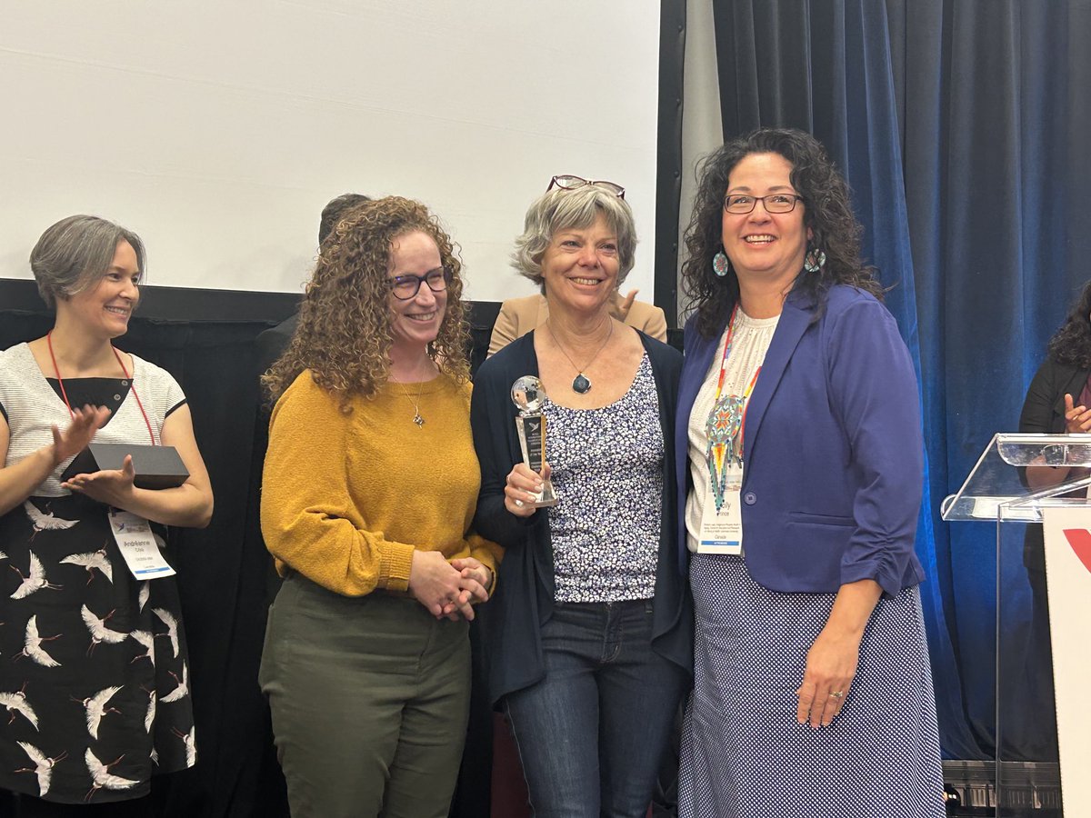 VirtualHospice's tweet photo. We’re absolutely thrilled to present the 2024 International #Palliative Care Innovators of the Year, Terri Milton &amp; Sarah Scott of ⁦@ValleyHospice⁩ for their innovation: Grief Library! ⁦@CareMcgill⁩ https://t.co/ByEQTFWgi9