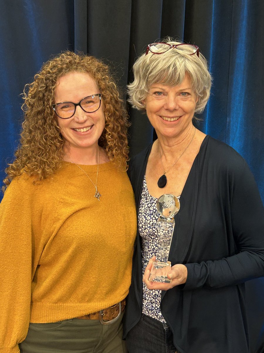 VirtualHospice's tweet photo. We’re absolutely thrilled to present the 2024 International #Palliative Care Innovators of the Year, Terri Milton &amp; Sarah Scott of ⁦@ValleyHospice⁩ for their innovation: Grief Library! ⁦@CareMcgill⁩ https://t.co/ByEQTFWgi9
