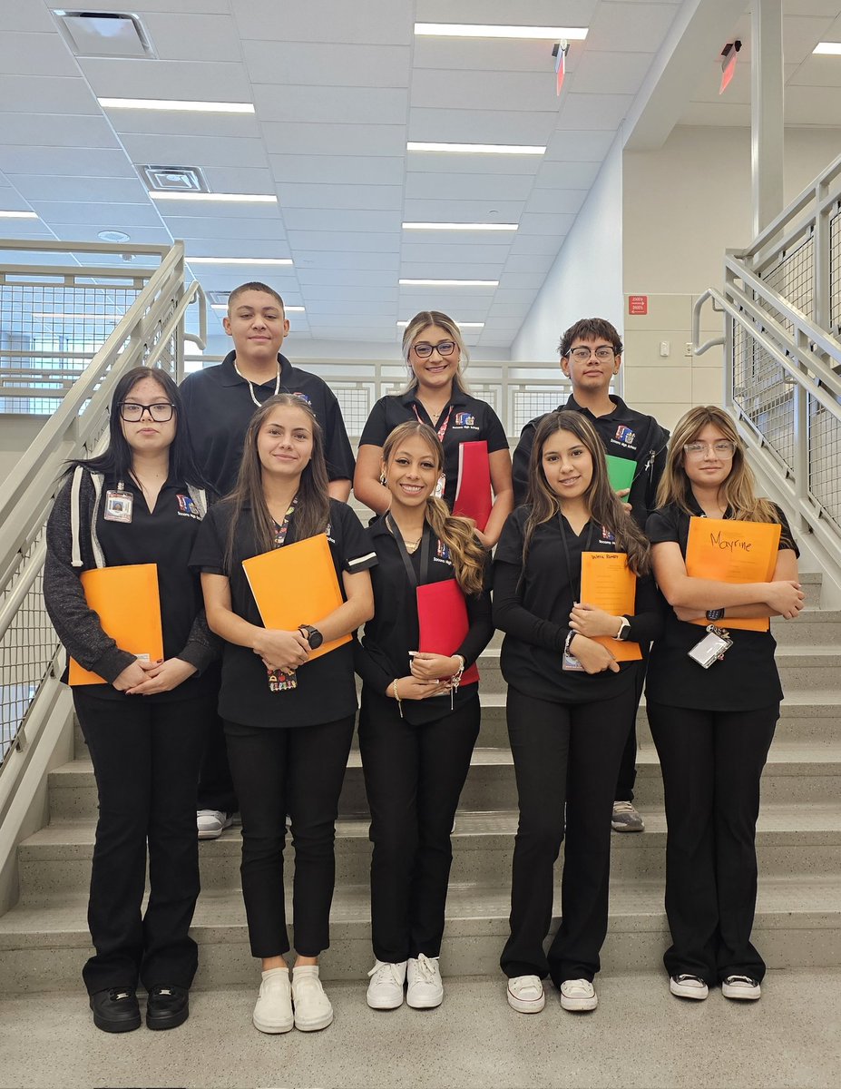 Juniors <a href="/Socorro_HS1/">Ignacio Estorga, Ed.D</a> ready for their first day of field experience. <a href="/Escontrias_SA/">Irma Ojeda</a> thank you for having us! 
<a href="/Cnwihi_shs/">Christopher Nwihim</a>