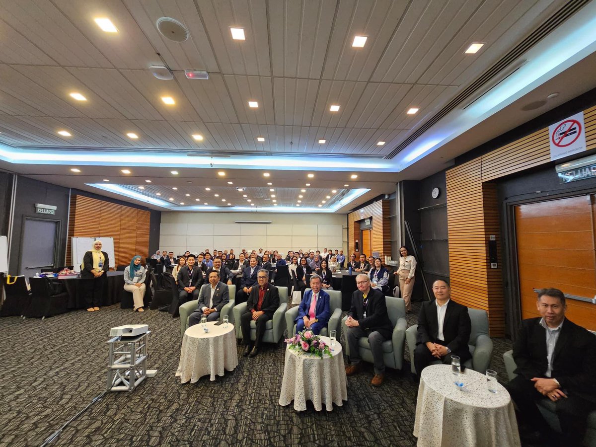simkuihian's tweet photo. Joint Development and Operation Of the Fibre To The Drain (#FTTD) Right of Way (#ROW) Infrastructure & Systems with The Sarawak Local Councils
FTTD is one of options to be explored but need to take planning, engineering & policy into consideration in setting of climate change https://t.co/SOXRdZ6WWY
